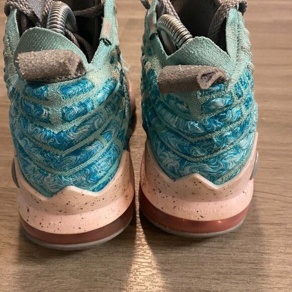 Nike Boys Lebron 17 South Beach BQ5594-444 Light Aqua Basketball Shoes Size 5Y - Picture 5 of 11